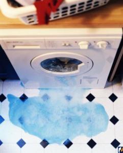 Почему протекает стиральная машина?